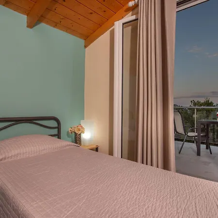 In Zakynthos With Private Pool & Views Vilă
